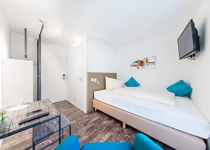 Hotel Sirrah